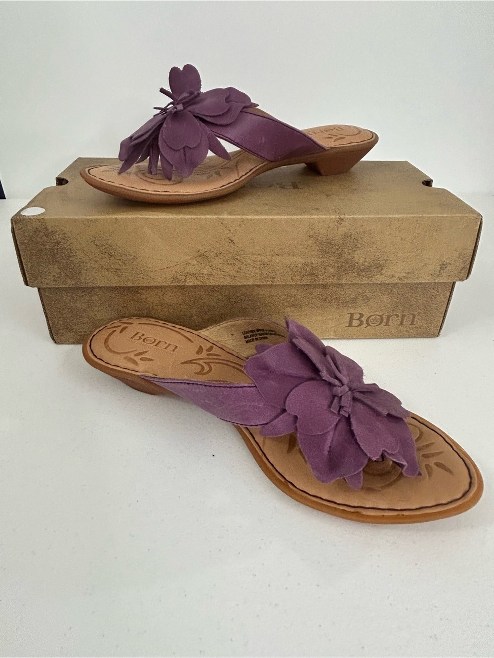 Born Chacha Leather Purple Thong Flower Sandals Size 9 NIB